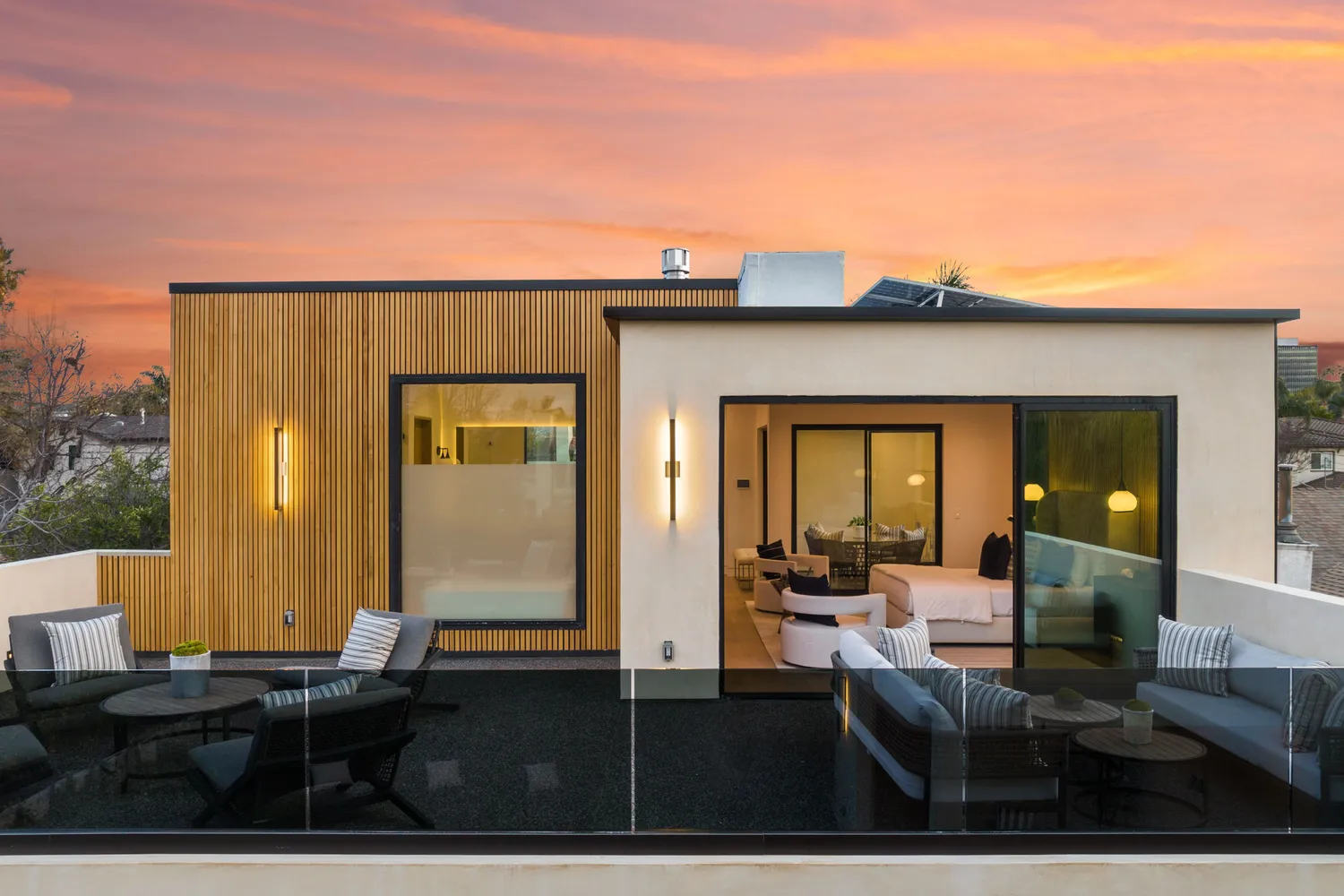 Innen trifft Außen: Die perfekte Terrasse für Ihr modernes Haus